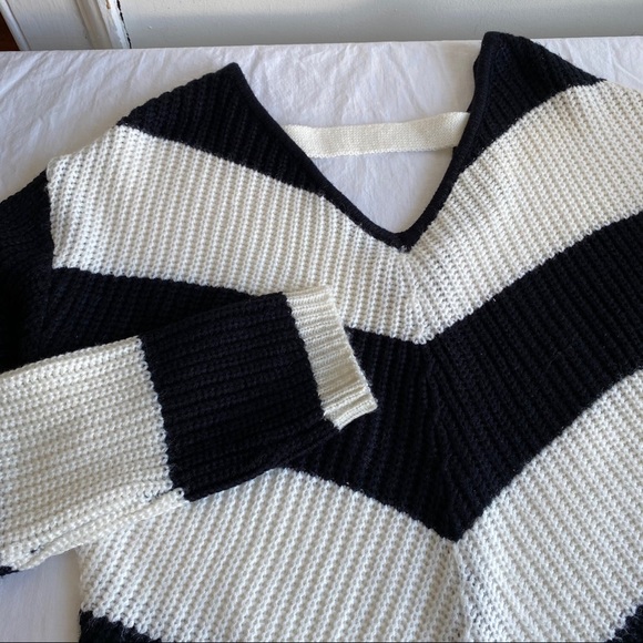 Chevron Laced Sweater Black & White Med - Picture 7 of 11